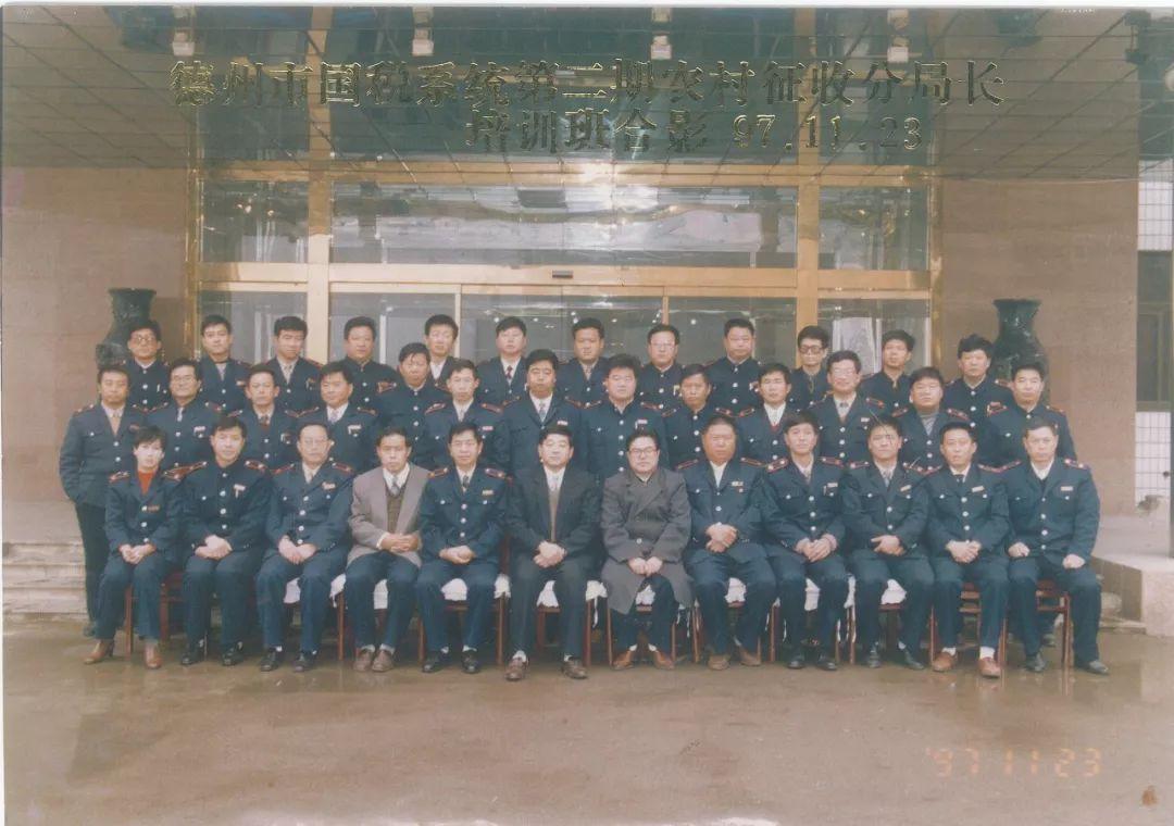 揭秘最新税务制服，全面解读税务制服新风尚